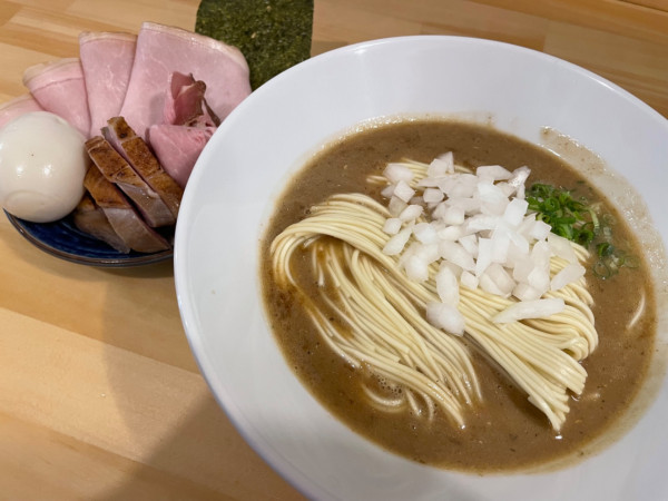 「特製濃厚煮干ソバ（1500円）」@煮干ソバと米 今日の1番の写真