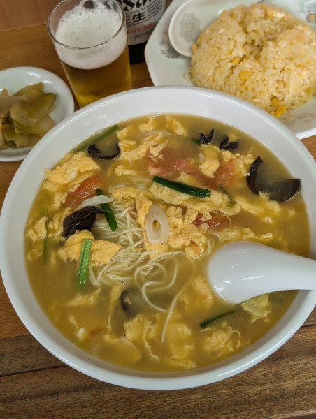 「トマト麺(塩味)＋半玉子チャーハン(塩味)＋瓶ビール」@兆徳の写真