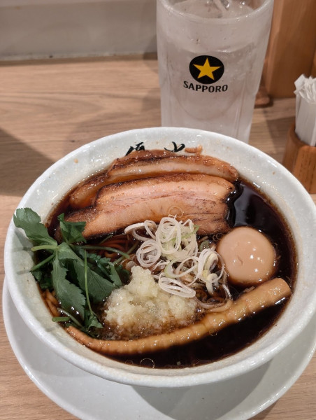 「銀黒竹＋特製ねぎ生姜油＋酎ハイ」@麺屋 優光 銀座店の写真