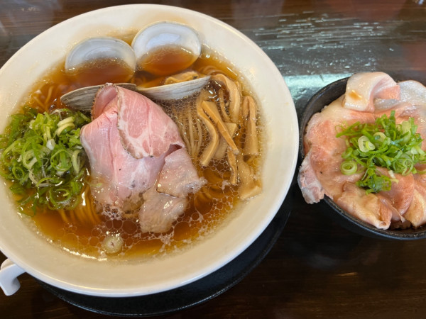 「貝醤油らぅめん＋チャーシュー丼：900＋300円」@ラゥメン大地の写真