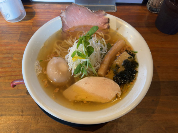 「貝だしそば 味玉入り」@麺屋 甚八の写真