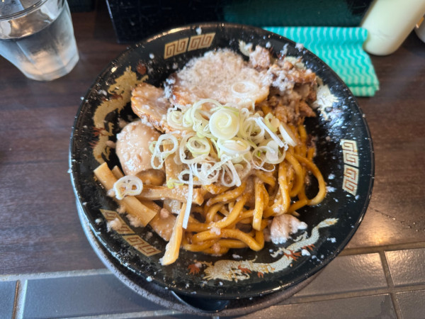 「爆盛油脂麺200g1050円」@らーめん 平太周 早稲田店の写真