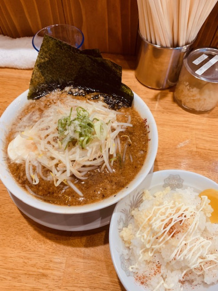 「ラーメン850円 めし150円 もやし＆海苔クーポン」@ラーメン あらしんの写真