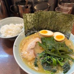 金八ラーメン 茎わかめ 小ライス