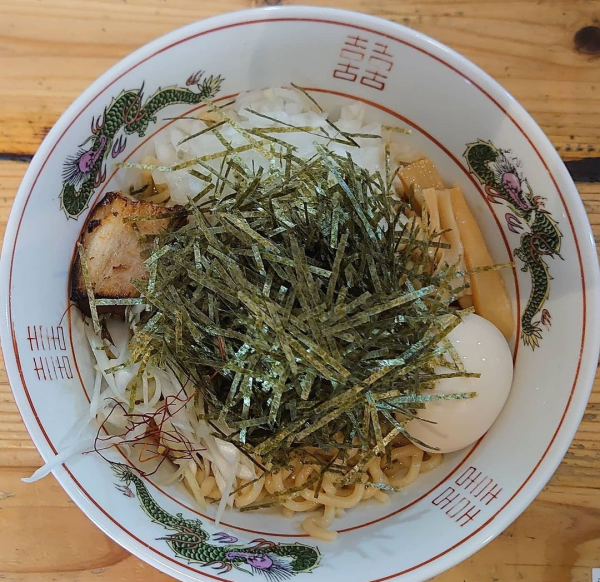 「油そば３のせ 味玉、刻みタマネギ、刻み海苔 麺大盛り」@油そば専門店 のせ屋の写真