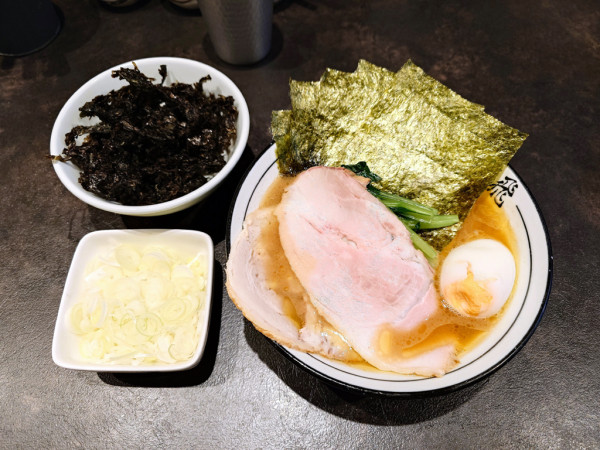 「らーめん+ネギ+岩のり」@らーめん飛粋の写真