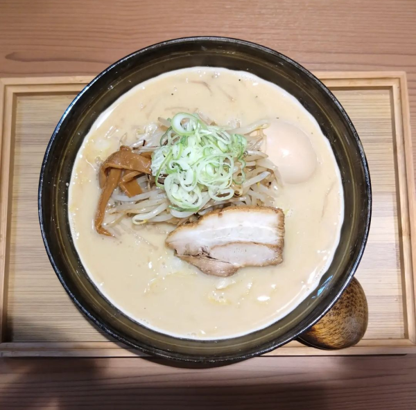 「味噌ラーメン 味玉、モヤシ増し」@いと井 東京ラーメン横丁店の写真