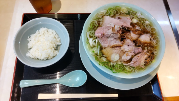 「チャーシュー麺(ライス半分付き)」@新橋ニューともちんラーメン 川崎駅前店の写真