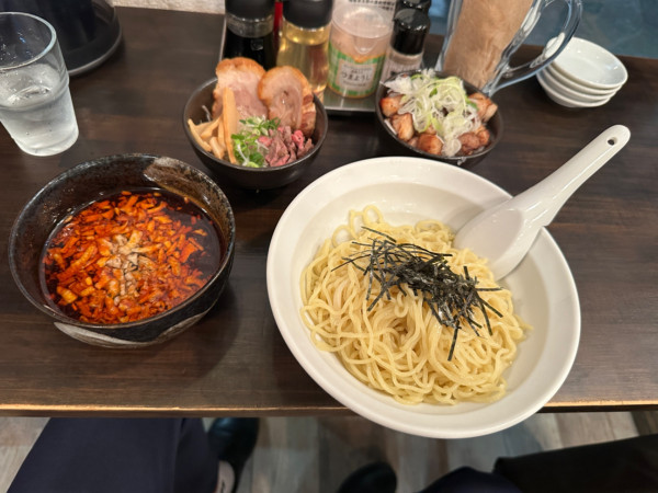 「辛ざるラーメン（並盛・200g）950円→500円」@麺屋 承太郎の写真