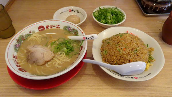 「チャーハン定食+ねぎ+味付煮たまご+チャーハン大盛」@天下一品 多摩ニュータウン店の写真