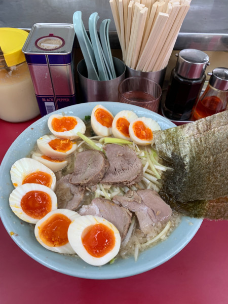 「ネギチャーシュー麺大盛り＋卵×5」@ラーメンショップ 牛久結束店の写真