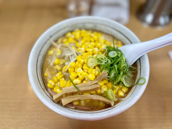 「みそらーめん+コーンハーフ」@すすきの亭 御器所店の写真