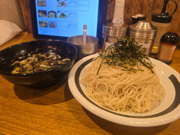 「冷しつけラーメン(3玉) ￥600」@札幌味噌ラーメンアウラ 川崎銀柳街店の写真