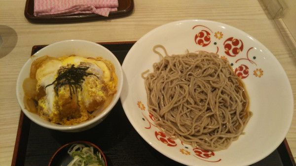 「ミニカツ丼セット」@いろり庵きらくそば 水道橋店の写真