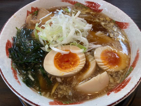 「しょうゆらーめん・味玉」@麺や はっちゃきの写真