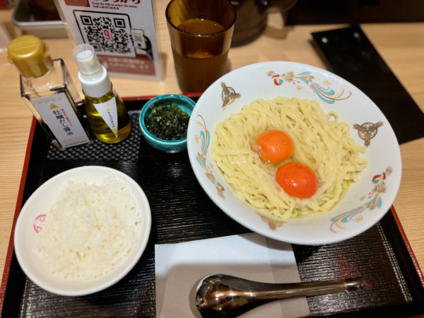 「たまごかけ麺(TKM)ライス小.バラのり付き並盛1000円」@つけ麺専門店 三田製麺所 水道橋東口店の写真