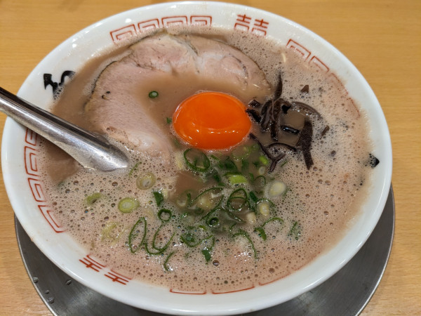 「月見ラーメン」@博多ラーメン 和の写真
