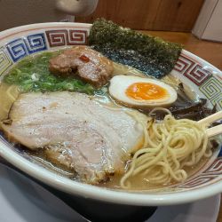 ダブル幸福ラーメン1050円　ちび玉100円