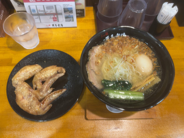 「塩らぁめんと手羽先」@らぁ麺 天香無滴の写真
