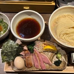 特製昆布水鴨醤油つけ蕎麦