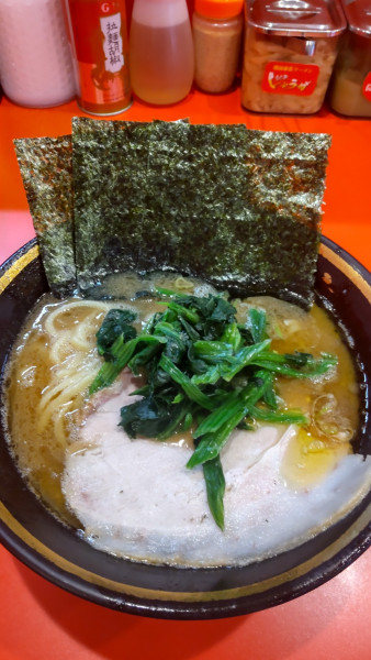 「ラーメン 900円」@横浜家系総本山 吉村家直系店 ラーメン内田家の写真