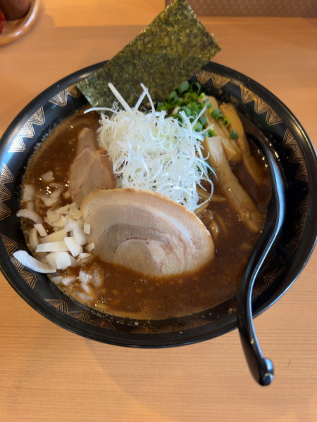 「濃厚魚介濃厚しょうゆ(930円)」@札幌真麺処 幸村の写真