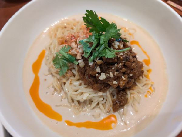 「冷やし豆乳担々麺【飯田商店 監修】1485円」@デニーズ 小山駅南町店の写真