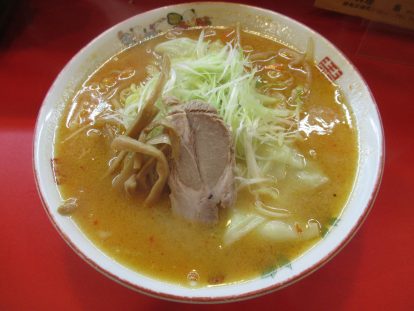 「ピリ辛ネギ味噌ワンタン（900円）」@亀楽の写真