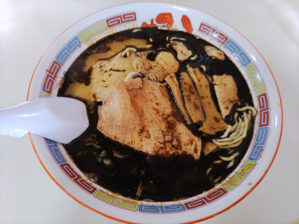 「しょうゆラーメン（濃いめ）900円」@旭川ラーメン蜂屋本店の写真