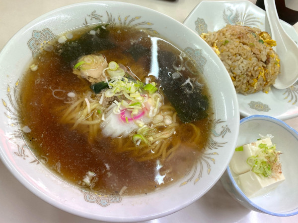 「チャーハン ラーメン 900円 + アサヒビール 700円」@五十番の写真