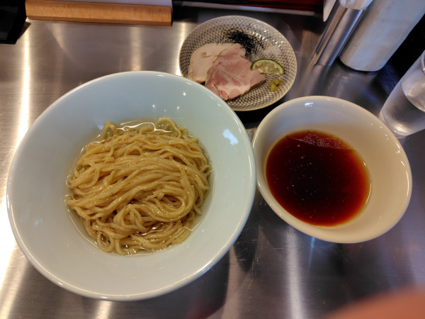 「醤油昆布水つけ麺1100円（この日のみ980円）（期間限定）」@麺しかのの写真