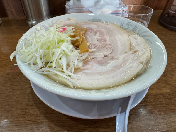 「並ラーメン、ネギトッピング」@牧之通りのらーめん屋の写真