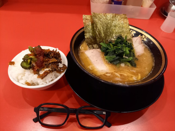 「朝ラーメン720円(硬め・多め)」@横浜家系ラーメン 大輝家の写真