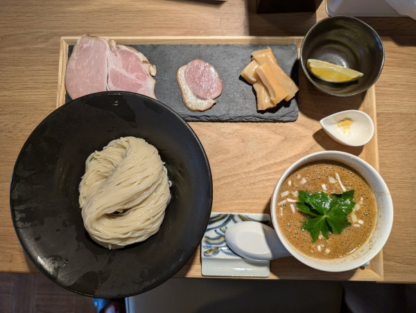 「［限定］冷やし煮干しつけ麺」@麺処 鶴舞屋の写真