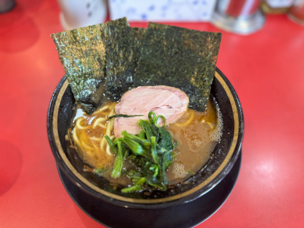 「ラーメン(麺かため)900円」@とらきち家 光の写真