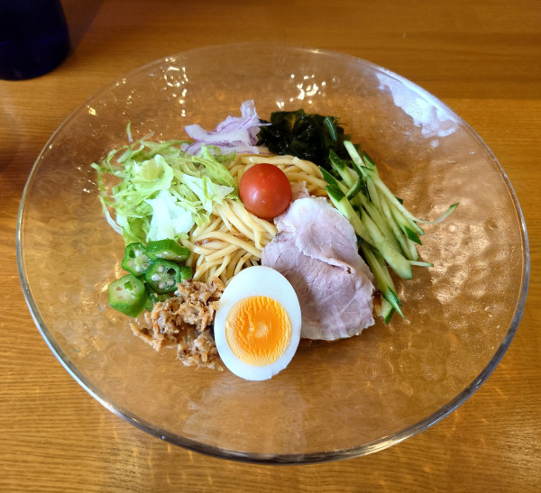 「ブラックビネガー(麺少なめ、1000円)」@冷やし中華専門店 HiyaChuの写真
