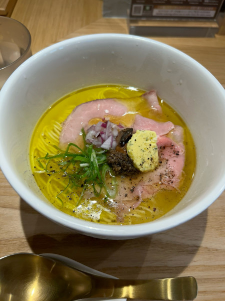 「濃厚トリュフの特製鶏塩そば」@MENDOKORO TOMO Premiumの写真