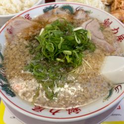 特製醤油ラーメン（かため 多め）+唐揚げ定食（ご飯大盛り）