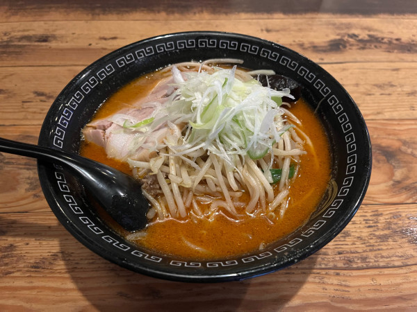 「おろちょん(ちょい辛) 990円＋チャーシュー1枚 140円」@北海道らーめん 龍源 大泉店の写真