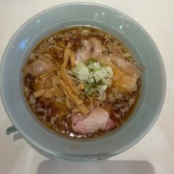 醤油らーめん 500円＋麺大盛 150円。