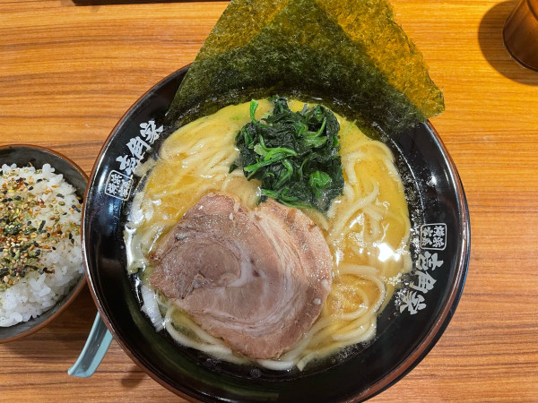 「朝ラーメン¥680」@横浜家系ラーメン 壱角家 川崎銀柳街店の写真