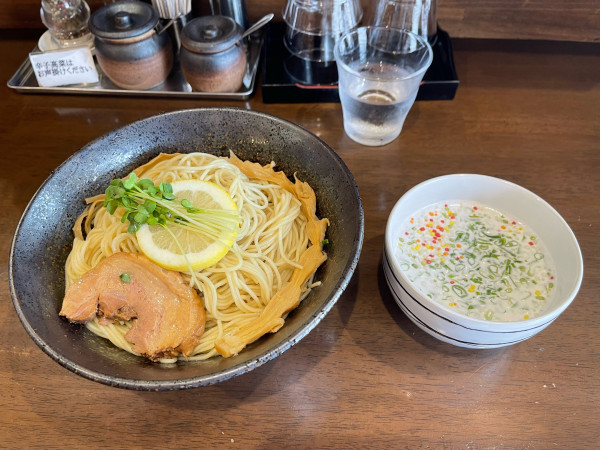 「檸檬ペッパーつけ麺」@自家製多加水極太麺 ISAMIの写真