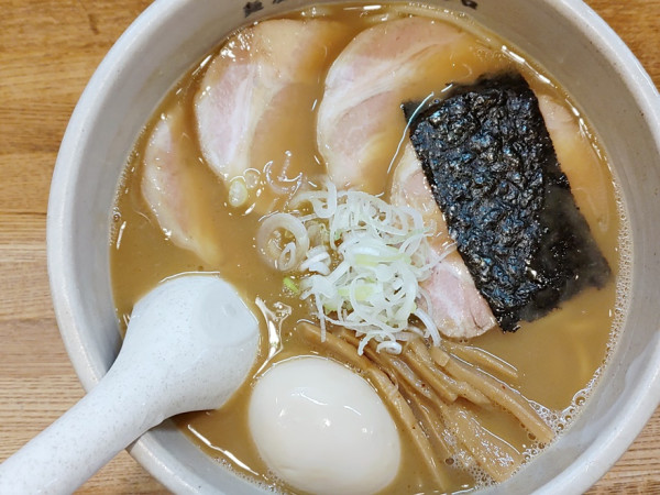「味玉らーめん＋チャーシュー」@麺屋吉左右の写真