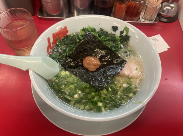 「朝ラーメン+ほうれん草」@ラーメン山岡家 太田店の写真