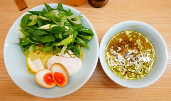 「【夏季限定】鶏つけ麺 塩 味玉入り＋九条ネギ＋クラフトビール」@笠岡らーめん TAKETONBOの写真