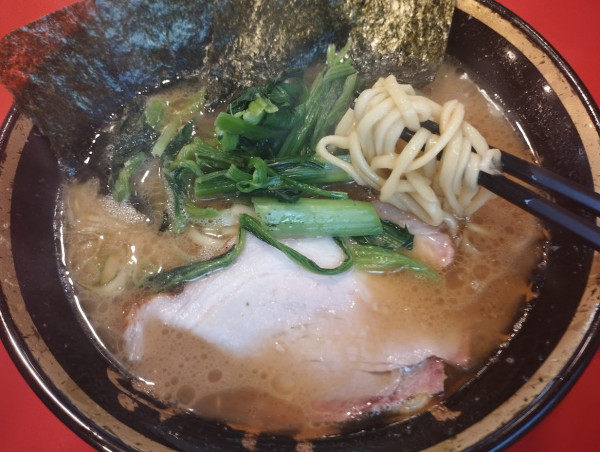 「ラーメン(かため)(800)」@家系総本山 ラーメン吉村家の写真