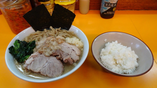 「ラーメン（750円）＋家系（50円）＋ライス　ニンニクアブラ」@ラーメンエース 八王子店の写真