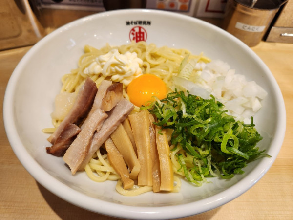 「油そば 特盛 卵黄トッピング」@油そば研究所 ABULab 自由が丘店の写真