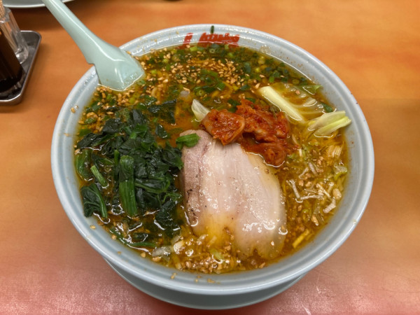 「旨辛スタミナらーめん大盛り+ほうれん草」@ラーメン山岡家 太田店の写真