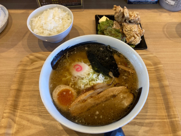「昭和の風+唐揚げセット」@よいちつけ麺研究所 新田店の写真